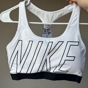 NWOT Nike Women's White and Black Sports Bra tank top